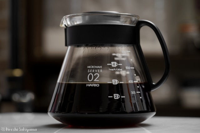 HARIO V60 レンジサーバー 600ml XVD-60Bを横から見た様子、底のラインが美しい