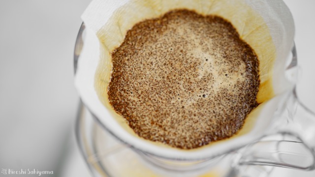 タカムラ コーヒーロースターズのコーヒー豆をペーパードリップ、蒸らす段階