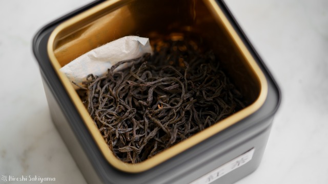 IKEA ブロムニング コーヒー/紅茶用の缶に茶葉を入れた